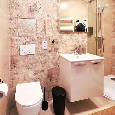 Restful Moments With 2x Bathroom And 2x Bedroom With King Beds, Parking And Workspace Appartement