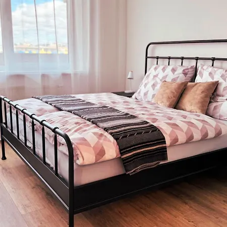 Appartement Restful Moments With 2x Bathroom And 2x Bedroom With King Beds, Parking And Workspace