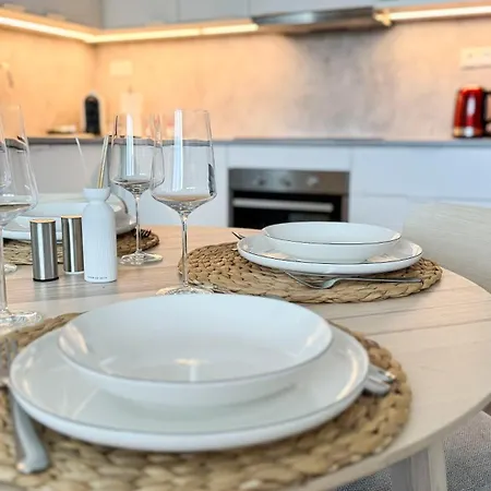 Restful Moments With 2x Bathroom And 2x Bedroom With King Beds, Parking And Workspace Bratislava
