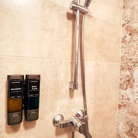 Restful Moments With 2x Bathroom And 2x Bedroom With King Beds, Parking And Workspace * Bratislava